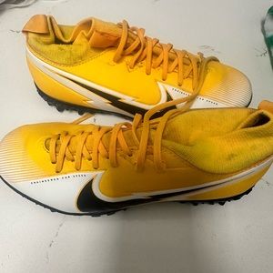 Kids Nike Turf Shoes Sz 4